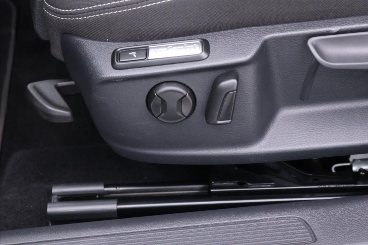 Volkswagen Passat 1,5 TSI DSG Business CZ DPH