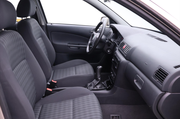 Škoda Octavia 1,6 i 75kW CZ Serv.Kniha