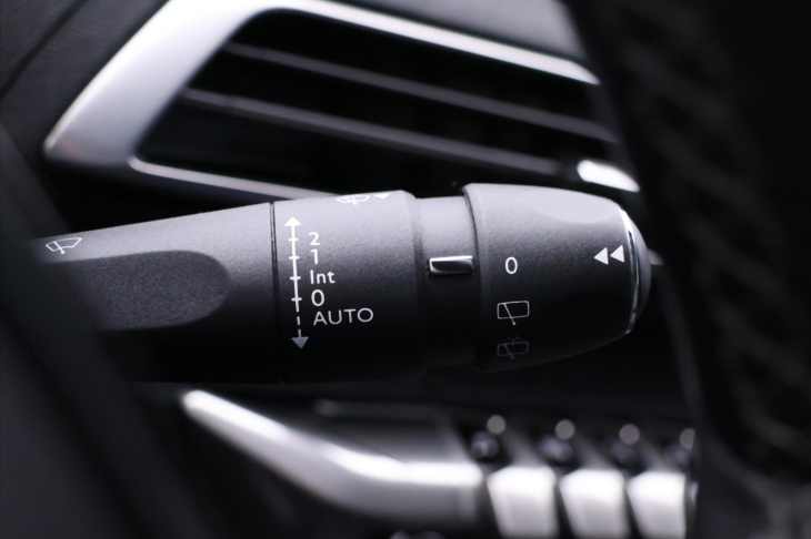 Peugeot 3008 1,2 PureTech 96KW CZ ALLURE