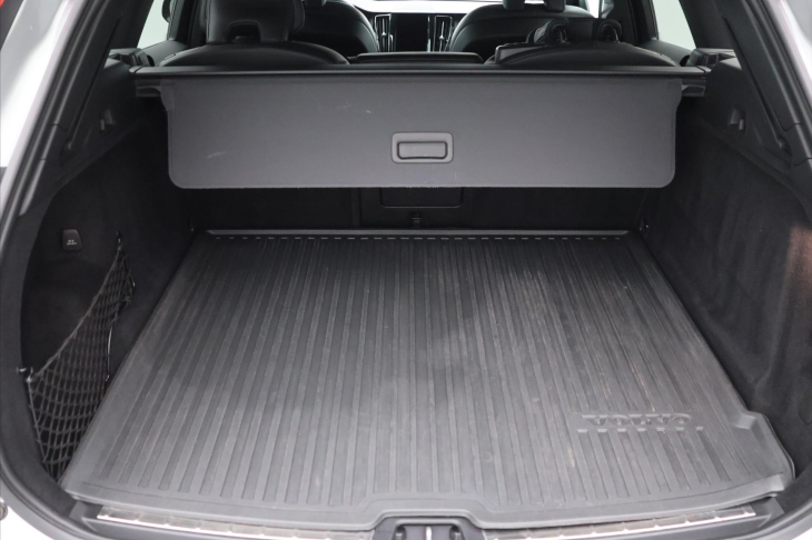 Volvo XC60 2.0 B4 145kW R-Design CZ Aut.