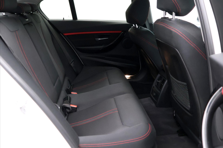 BMW Řada 3 2,0 320i 135kW CZ xDrive Sport