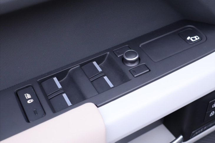 Land Rover Defender 2,0 D240 177kW Aut. AWD Tažné