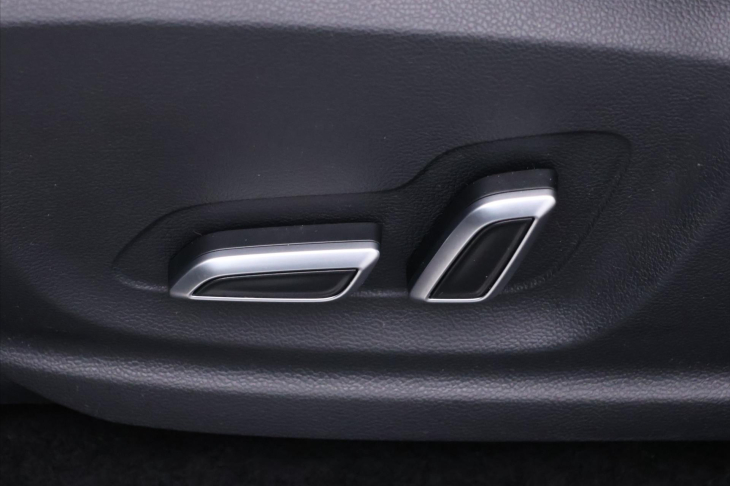 MG HS 1,5 TGI 119kW CZ Elegance 1Maj