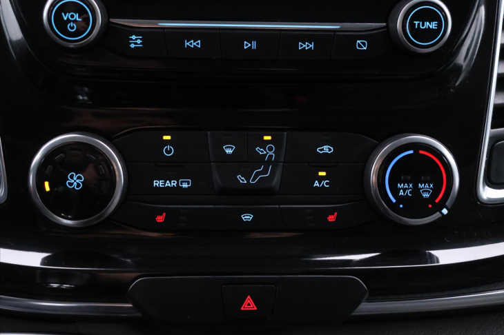Ford Tourneo Custom 2,0 TDCI 136kW CZ Titanium L2