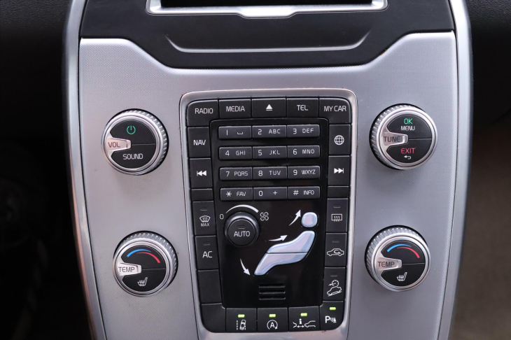 Volvo XC70 2,4 D4 133kW Aut. AWD Summum