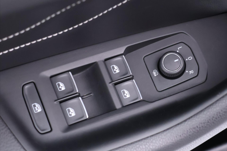 Volkswagen Passat 2,0 TDI 140kW R-Line DSG