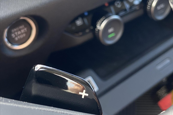 Citroën C4 1,2 PT 96kW Shine Aut Kůže HUD