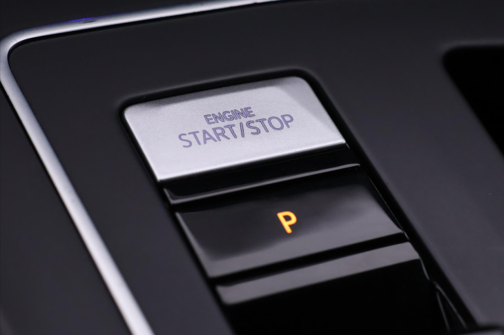 Volkswagen Golf 2,0 TDI R-line DSG Virtual DPH