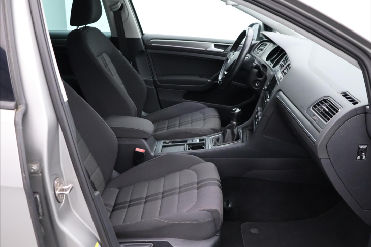 Volkswagen Golf 1,2 TSI Xenon Serv.kniha