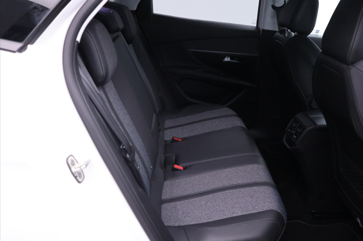 Peugeot 3008 1.2 PT 96kW Aut. Allure CZ