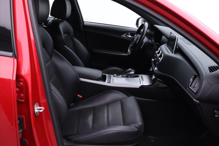 Kia Stinger 3,3 T-GDi 269kW GT DPH CZ