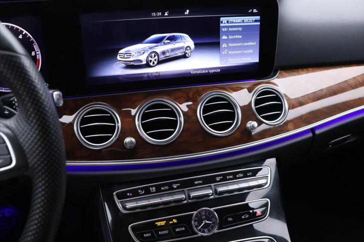 Mercedes-Benz Třídy E 2,0 220d 143kW 4Matic Aut. LED