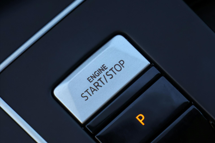 Volkswagen Golf 2,0 TDI R-line DSG Matrix DPH