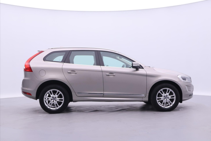 Volvo XC60 2,0 D3 100kW Summum Serv.Kniha