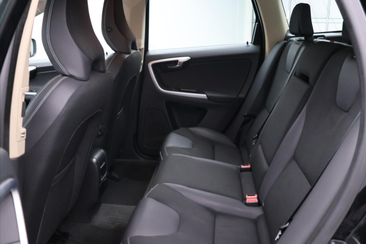 Volvo XC60 2,4 D3 120kW Momentum AWD AUT