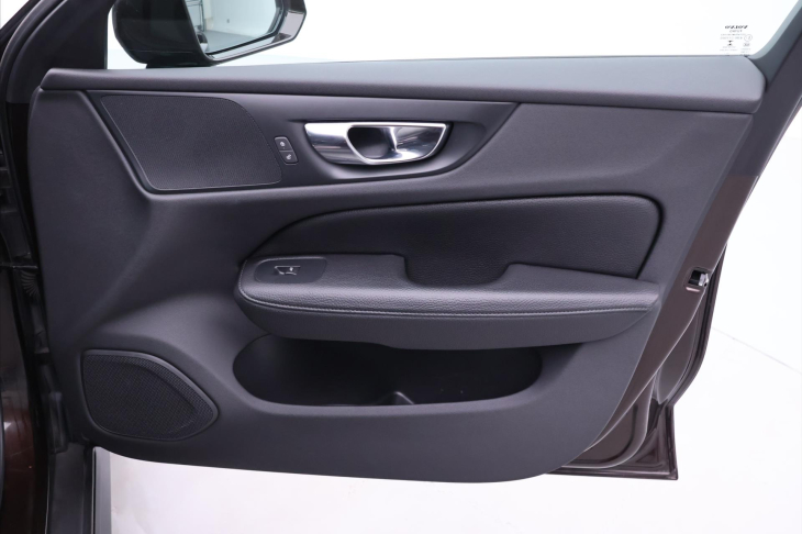 Volvo V60 2,0 D4 Drive-E Aut. AWD CZ DPH