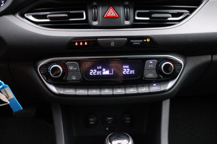 Hyundai i30 1,6 CRDI CZ 1.Maj. DPH