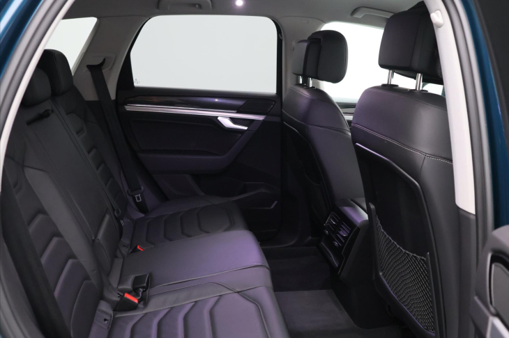 Volkswagen Touareg 3,0 TDI 210kW 4M LED DPH CZ
