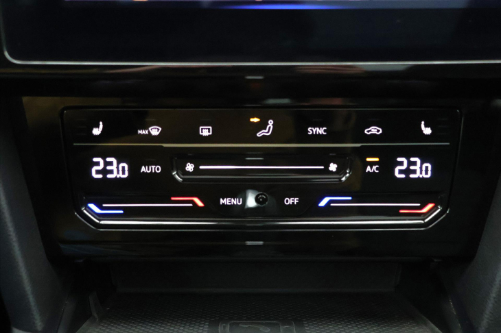 Volkswagen Passat 2,0 TDI DSG Business Panorama