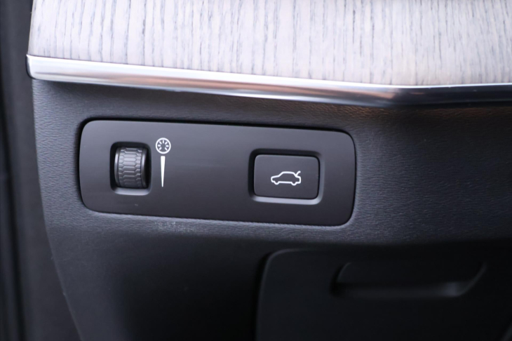 Volvo XC90 2,0 B5 AWD 173kW 1.Maj DPH CZ