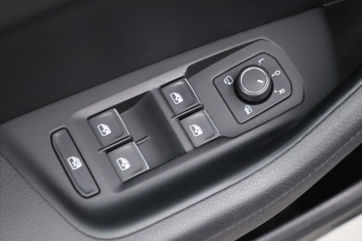 Volkswagen Passat Variant 2,0 TDI 110kW DSG Highline LED