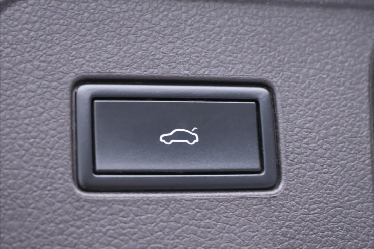 Volkswagen Passat 2,0 TDI 110kW Highline LED CZ