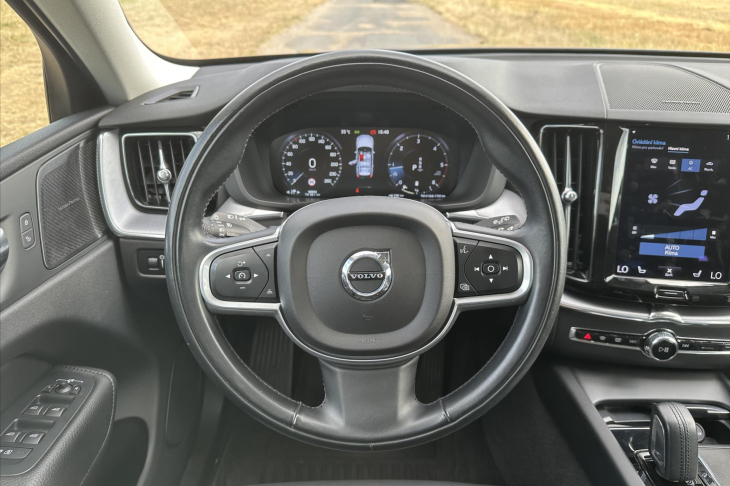 Volvo XC60 2,0 145 kW D4 AWD Momentum