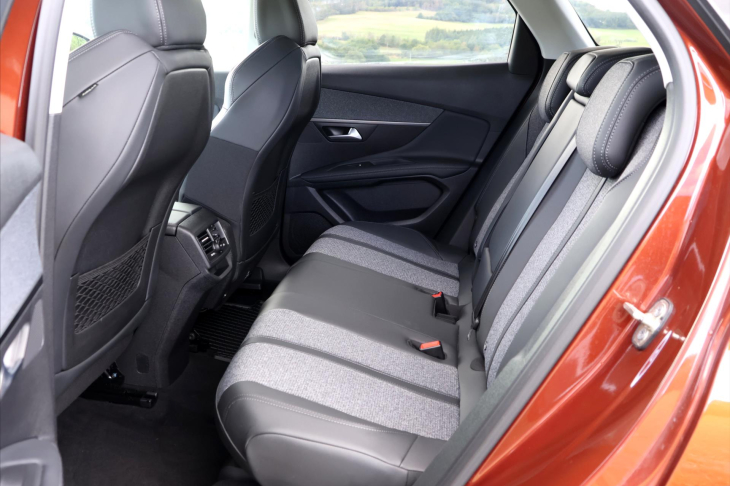 Peugeot 3008 1,5 HDi 96kW Allure CZ