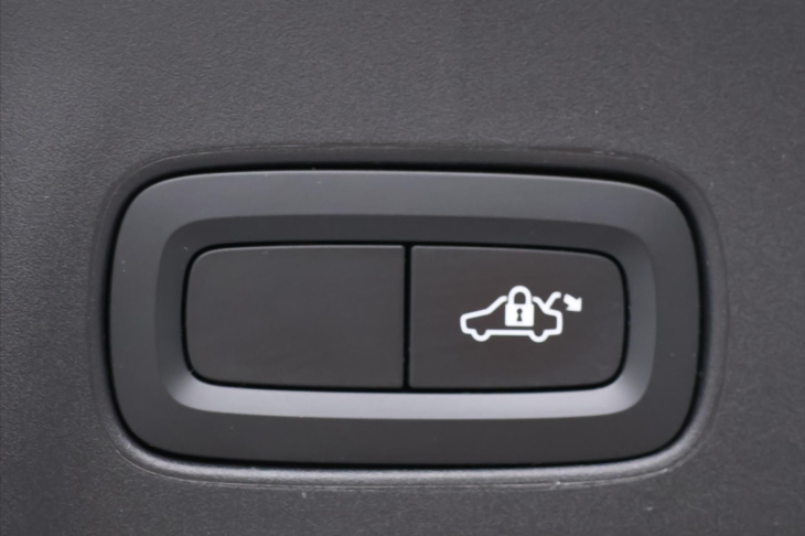 Volvo V90 2,0 T5 184kW Momentum CZ DPH
