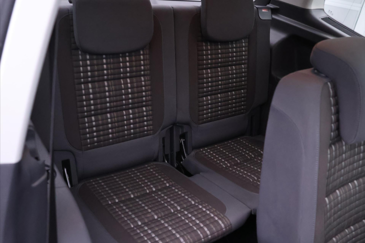 Volkswagen Touran 2,0 TDI 125kW DSG Cross 7-Míst