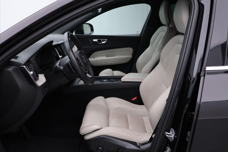 Volvo XC60 2.0 T5 Drive-E AWD Inscription CZ DPH