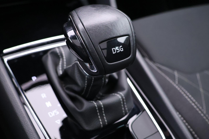 Škoda Karoq 1,5 TSI DSG Sportline 1Maj DPH