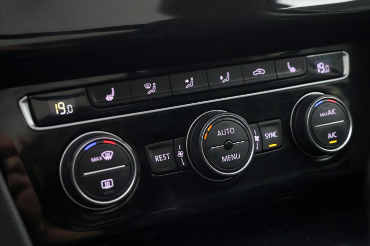 Volkswagen Passat 1,6 TDI Highline Tažné Panorama