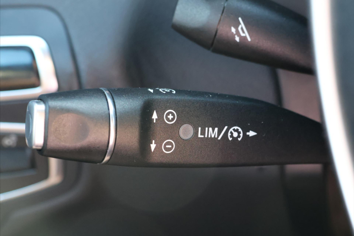 Mercedes-Benz Třídy C 2,0 200 T AMG LED Navi Kůže