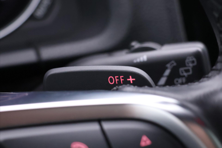 Volkswagen Scirocco 2,0 TDI 110kW DSG R-Line Xenon