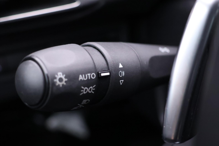 Peugeot 3008 1,2 PT 96kW Aut. CZ DPH 1.Maj.