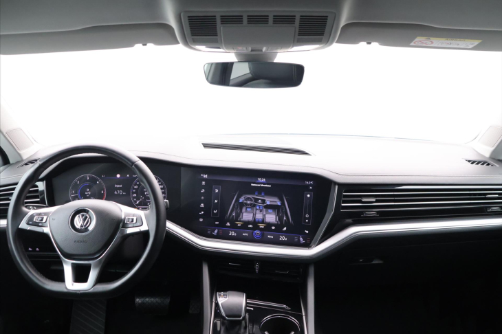 Volkswagen Touareg 3,0 TDI 210kW 4M LED DPH CZ
