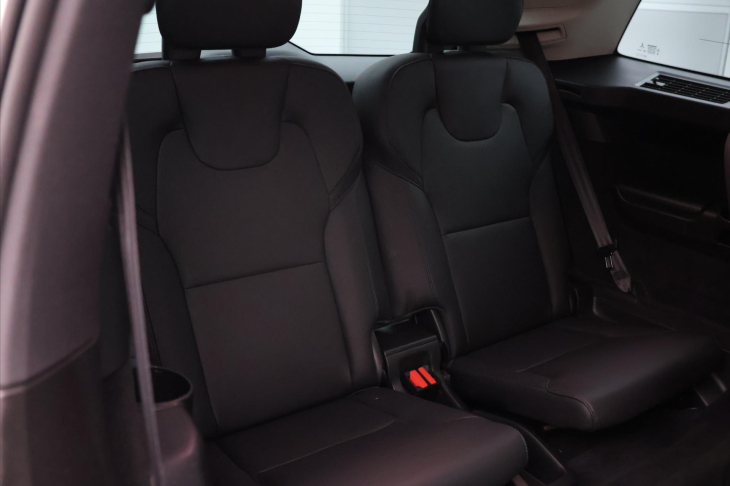 Volvo XC90 2,0 B5 173 kW AWD 7 Míst DPH CZ