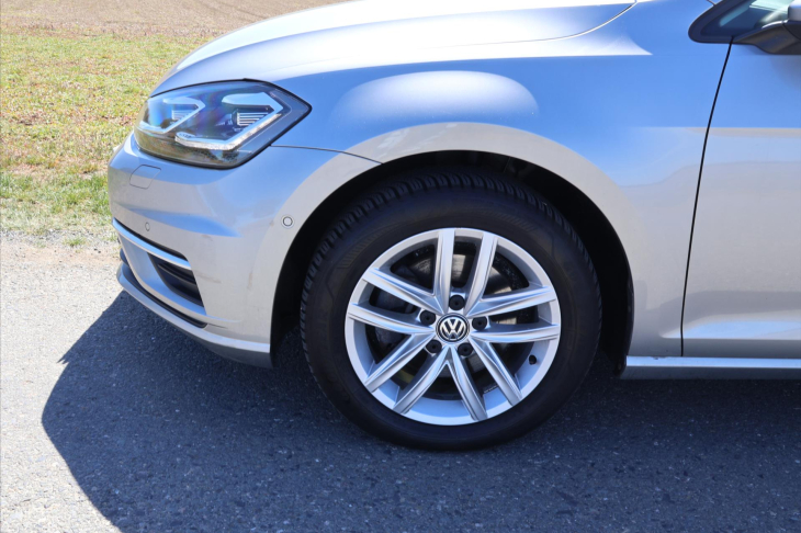 Volkswagen Golf 1,6 TDI LED DPH 1.Maj. Tažné