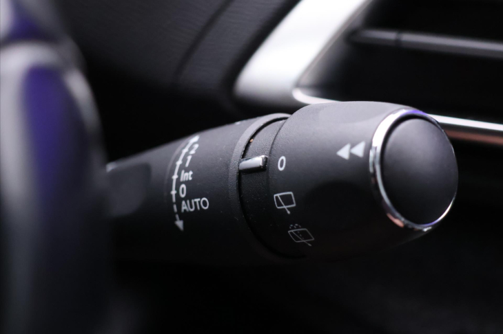 Peugeot 5008 1,5 HDI 96kW Allure CZ 7-Míst