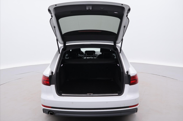 Audi A4 2,0 TDI 110kW Aut. S-line CZ