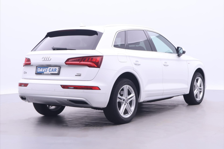 Audi Q5 2,0 TDI S-line 4x4 CZ