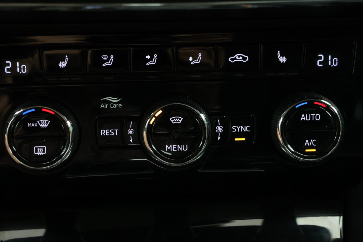 Škoda Superb 2,0 TDI DSG Style+ Kůže DPH