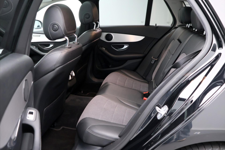Mercedes-Benz Třídy C 2.0 220d 143kW Aut. LED