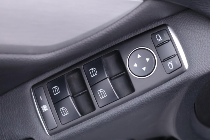 Mercedes-Benz Třídy C 2,1 220CDI 125kW Aut.klima Xenon