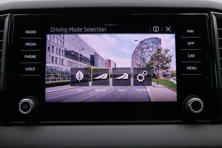 Škoda Karoq 1,5 TSI DSG Sportline 1Maj DPH