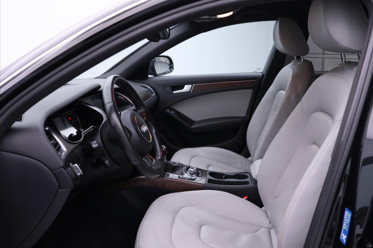 Audi A4 2,0 TDI 100kW Tažné Tempomat