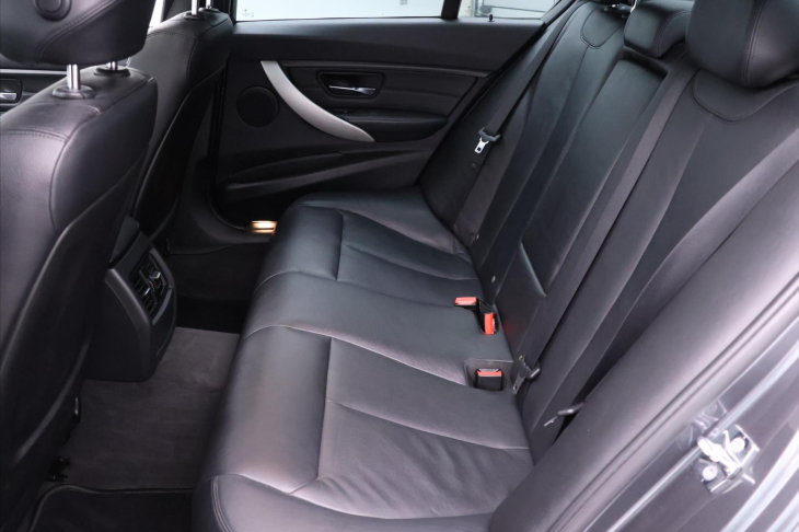 BMW Řada 3 2,0 320d 120kW Aut. Xenon Kůže