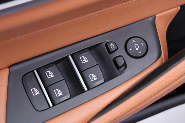 BMW Řada 5 2,0 520da 120kW Sportline