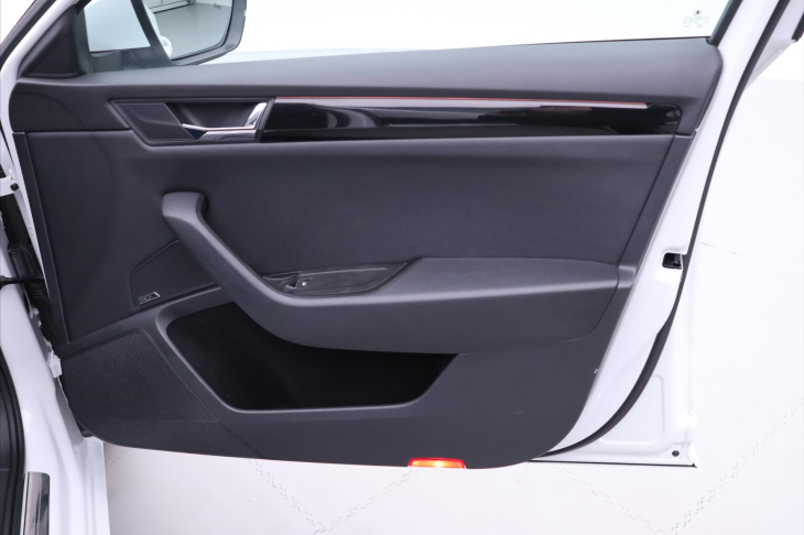 Škoda Superb 2,0 TSI 206kW 4x4 DSG L&K 1Maj